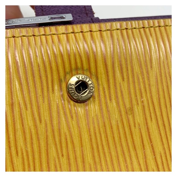 Authentic Louis Vuitton Epi Wallet - Picture 12 of 12
